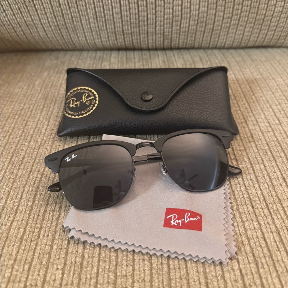 Ray-Ban Clubmaster Classic Black Frame Dark Grey Lens Sunglasses